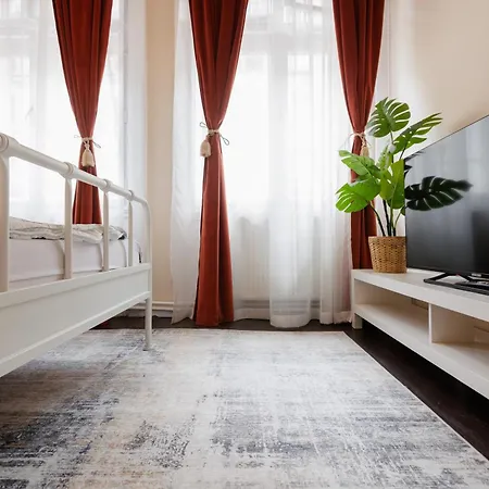 Lägenhet #artistic Flat 2br Historical Center Timişoara